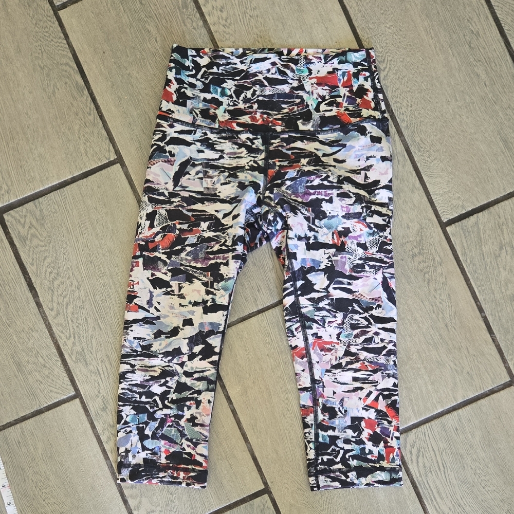 Lululemon Multi-Color Abstract Print Crop Leggings Size 4 L16